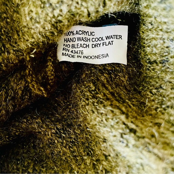 Fair Isle Knit Beanie•Ivy Green~Apricot Pink Flowers•100% Warm Acrylic•Washable - Picture 7 of 8